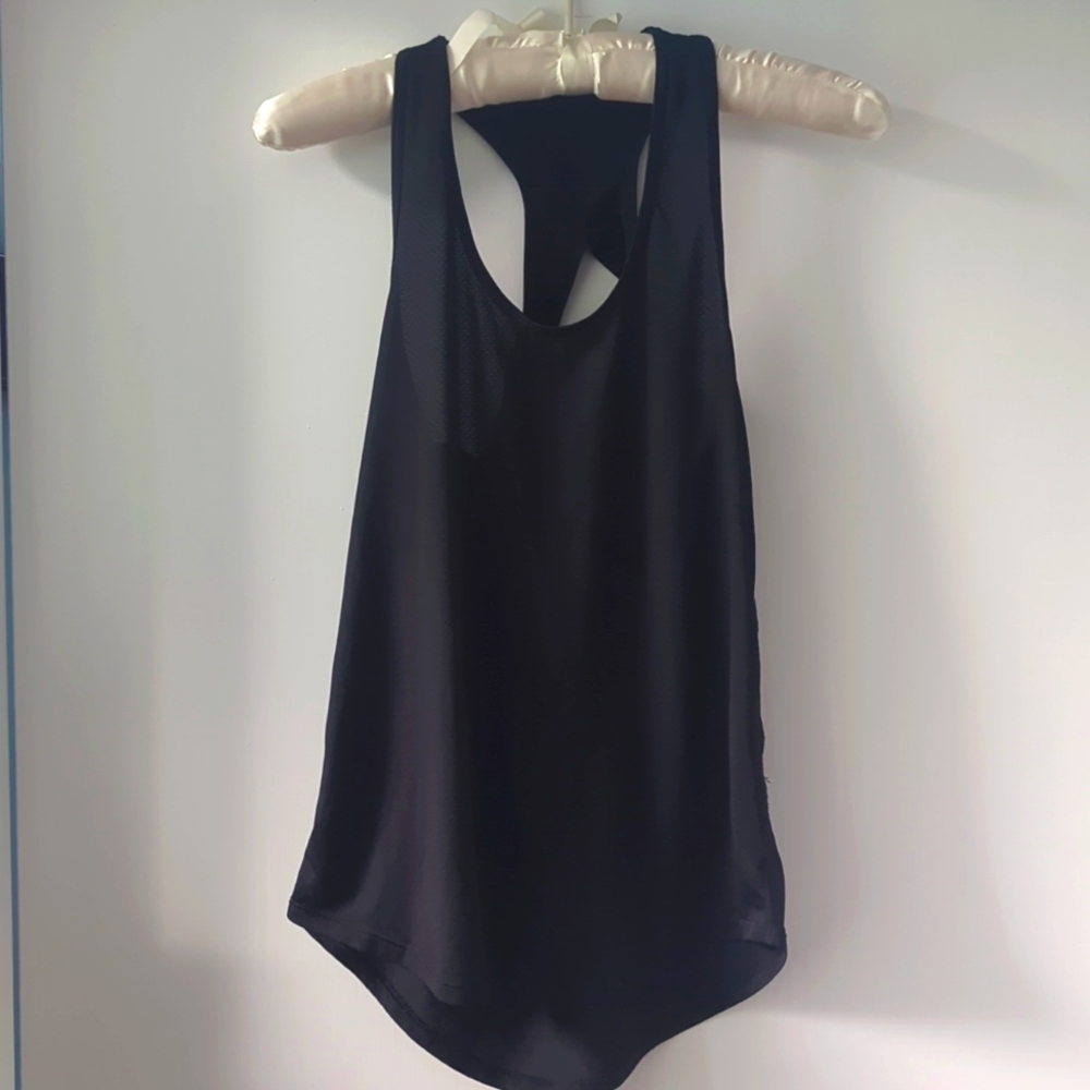 🌜 ZYIA tank top in size S